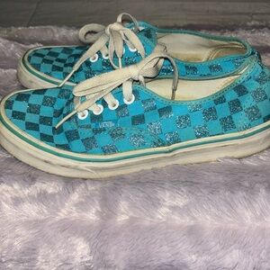 Preown vans men’s 6 womans 7.5 need a lil cleaning